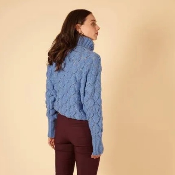 Bubble Stitch Open Knit Turtleneck blue Sweater
FRNCH size S/M - Picture 3 of 11